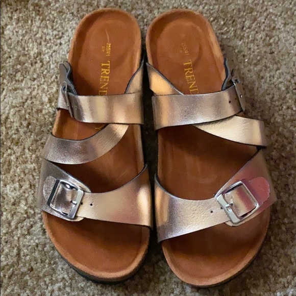 Sandals - Picture 2 of 3